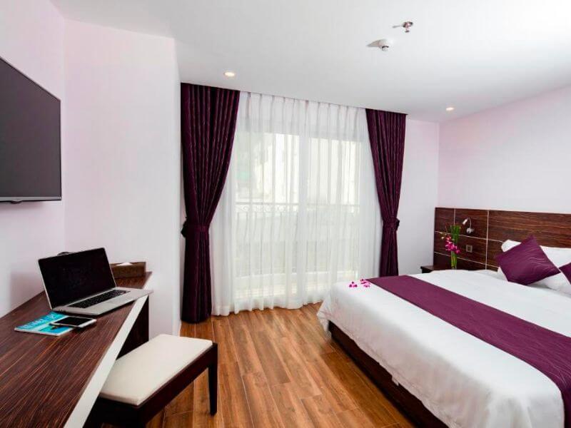  Deluxe Double Room with City View and Balcony